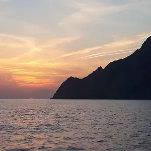 https://vacation-vernazza.hotelitalianriviera.com
